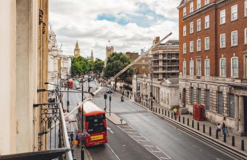 London City Centre Apartment | 2 Bedroom Apartment right on Trafalgar Square