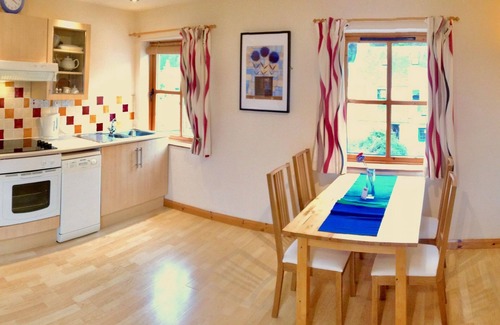 Ardersier Apartment | 2 bedroom apartment with breathtaking views right on the beach near Inverness