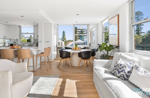 Manly Apartment | 2 Bedroom Apartment with views of Manly Beach!