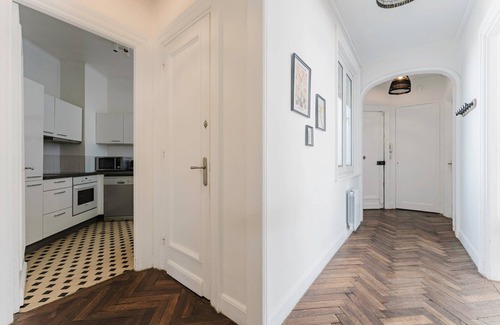 Lille Centre Ville Apartment | 2 bedroom apartment with parking, near metro