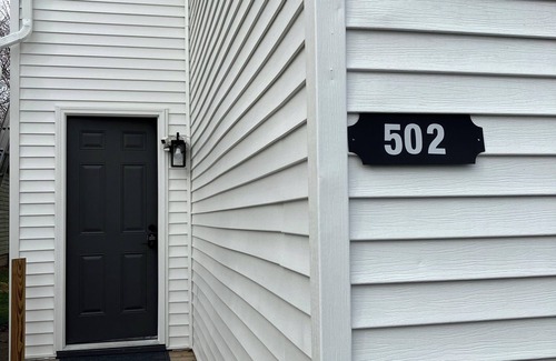 Cambridge Apartment | 2-bedroom apt in Cambridge close to i70/77 & walking distance to downtown