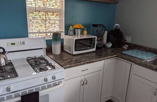 Columbia House | 2 bedroom aptmnt near Bethel/I5