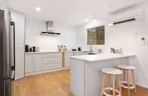 Pialba House | 2 Bedroom Beach Home Hervey Bay & New Fit Out