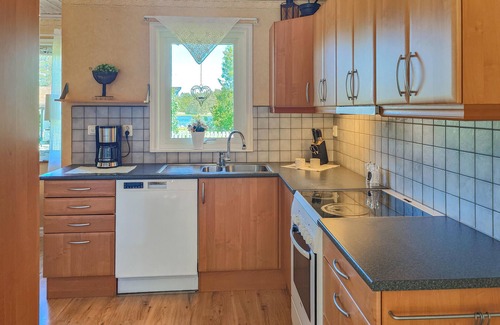 Slakmore Strand House | 2 bedroom beautiful home in Rockneby