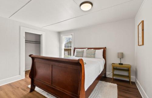 Vancouver House | 2-Bedroom Bungaloo nestled close to Urban Centers
