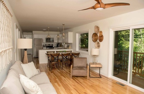 Farmers House | 2-Bedroom Bungalow on Triplett Creek – Near Cave Run Lake!