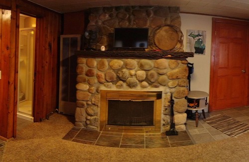 Gaylord Cabin | 2-Bedroom Cabin - Otsego Lake