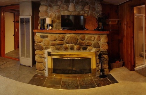 Gaylord Cabin | 2-Bedroom Cabin - Otsego Lake