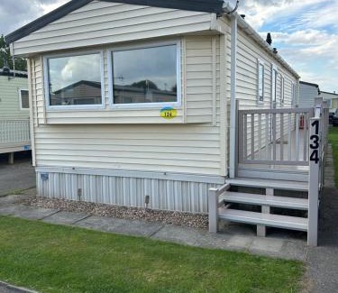 Ingoldmells Resort | 2 Bedroom Caravan 6 Birth The Wolds Ingoldmells Skegness - No pets free WiFi