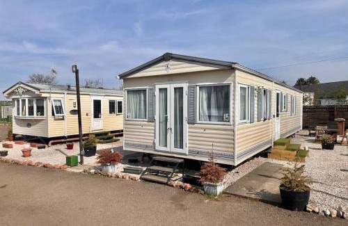 Glasgow Apartment | 2 Bedroom Caravan Located in Uddingston, Glasgow at Maryville Caravan Site