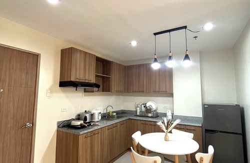 Mandaue Condo | 2 bedroom condo near Ayala Center Cebu and SM City Cebu with AC, gym,WiFi & pool