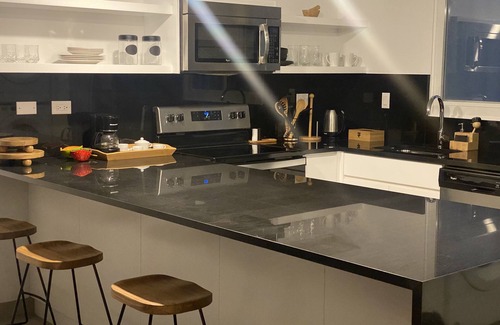 Seven Mile Beach Apartment | 2 Bedroom Condo Seven Mile Beach -Sunset Cove - Newly Renovated