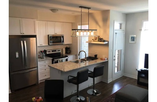 Beamsville Condo | 2-bedroom condo w/parking in Niagara wine country