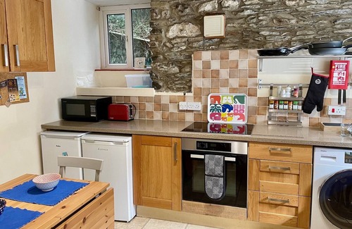 Tan-y-groes House | 2 bedroom cottage in beautiful village, only 3 minutes walk from beach