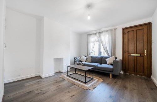 Haslemere Apartment | 2 Bedroom Cottage in Haslemere 2 X Double Beds
