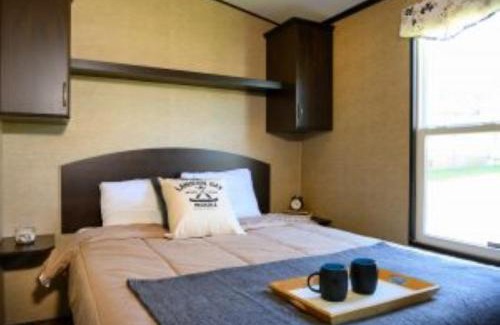 Gravenhurst House | 2 Bedroom Cottage Riverside Village 14