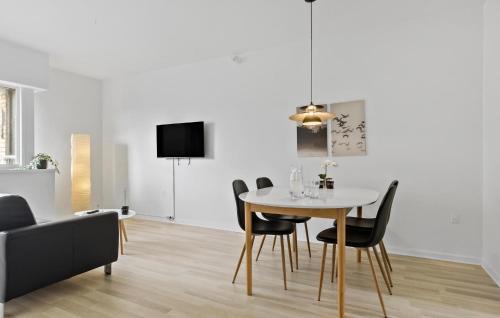 Randers Apartment | 2 Bedroom Cozy Apartment In Randers Sv