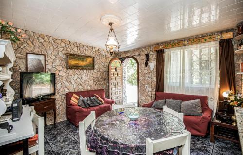 Puigventos Apartment | 2 Bedroom Cozy Apartment In Vidreres