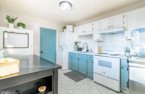 Valley Lee Cottage | 2 Bedroom Cozy Beach Cottage with Water Access