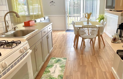 Vernon Condo | 2 bedroom cozy condo with parking on premises