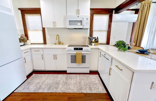 Whittier Apartment | 2 Bedroom Craftsman:KING Bed:Office:Views:Parking:Between Disney/Universal