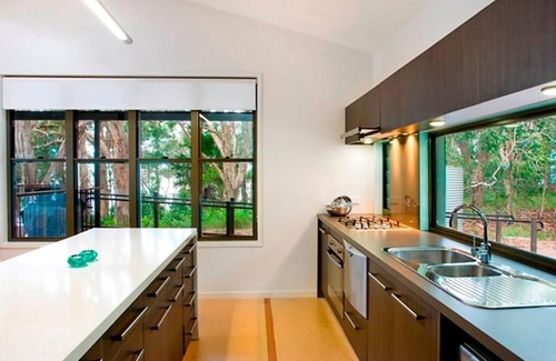 Weyba Downs House | 2 Bedroom Deluxe Lakehouse (1 bedroom lockoff) - Lakefront