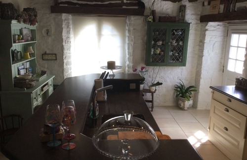 Betton House | 2 bedroom family canalside character cottage with jaccusi and 10 mn to Dinan