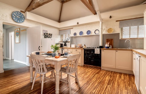 Fakenham Cottage | 2 bedroom family friendly barn conversion, luxury indoor heated pool, games room & tennis courts clo