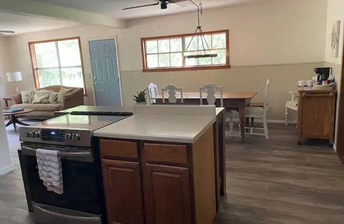 Lee County House | 2-BEDROOM Farmhouse