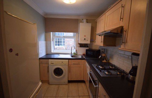 Higham Hill Apartment | 2 Bedroom Flat, 10 minutes Station, 20 miutes to City Centre
