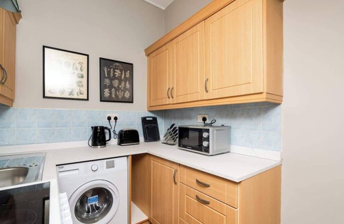 Inverurie Apartment | 2 Bedroom Flat - Free Parking