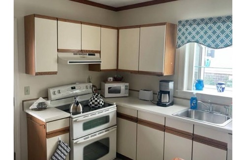 Salem Condo | 2 Bedroom Fully Furnished Waterfront Condo Long Term Rental 31 Days+