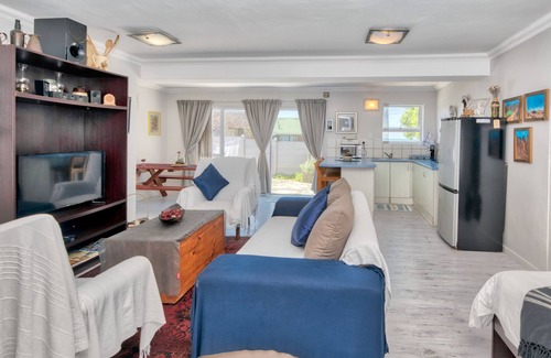 L'Agulhas Apartment | 2 BEDROOM FURNISHED SELF CATERING APARTMENT AGULHAS SOUTH AFRICA