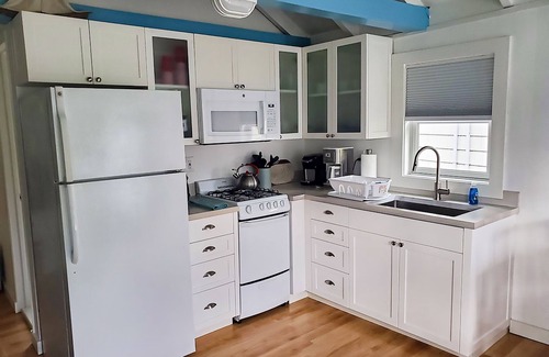 Hampton Bays House | 2 Bedroom Hamptons Waterfront Cottage Rental