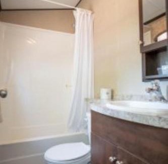 Roseneath House | 2 Bedroom Harbor Front Cottage 3
