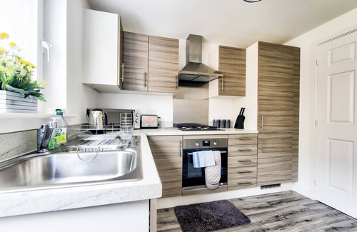 Bonnybridge House | 2-Bedroom Holiday Home With Private Garden & Parking