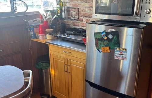 Atlantic City Boat Rental | 2-bedroom house-boat in brilliant Atlantic City with fitness room, WiFi, & pool