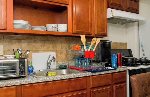 East Flatbush House | 2-bedroom house in awesome Brooklyn with AC, WiFi