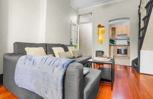 Surry Hills Apartment | 2 Bedroom House Surry Hills Good for 6 Guests