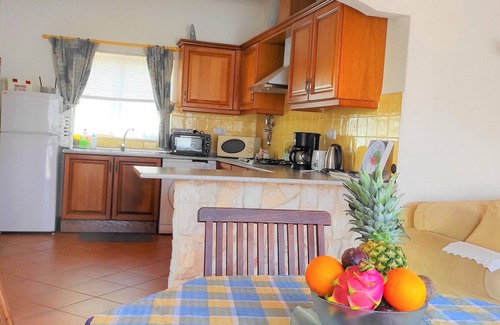 Figueira House | 2 bedroom house with garden and secluded BBQ area, free Internet, beaches