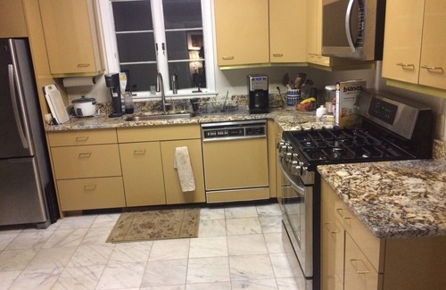 Bliss Corner House | 2-bedroom house with private entrance, minutes walking distance from the beach