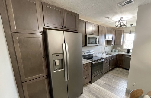 Monroe Apartment | 2 Bedroom, King Bed, Pets welcome, washer and dryer