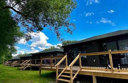 Harwood House | 2-bedroom Lake Front Cottage in Harwood ON #1