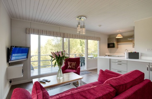 Crianlarich Cabin | 2 bedroom lodge with stunning loch, mountain views