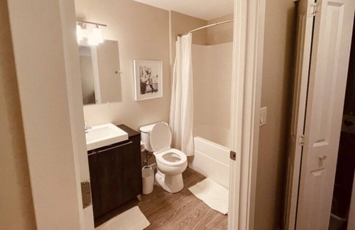 Tuxedo Condo | 2 BEDROOM LUXUARY CONDO- FREE PARKING & POOL