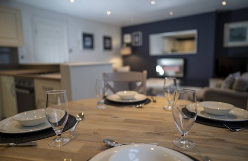 Scarborough Apartment | 2 Bedroom Luxury 'Beach Life' Apartment. Sea View