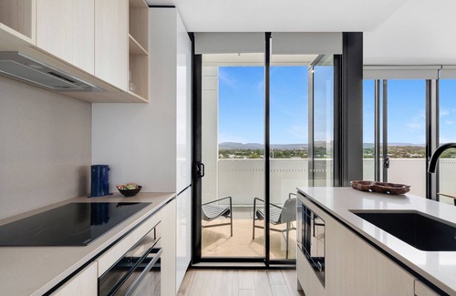 Burleigh Heads Apartment | 2 Bedroom Luxury in Burleigh Heads!