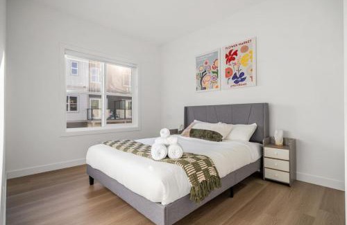 Springbank Hill House | 2 Bedroom Modern Townhouse Near Aspen Landing with Garage Parking, Fast Wi-Fi, Office, 2 Full Baths & Netflix