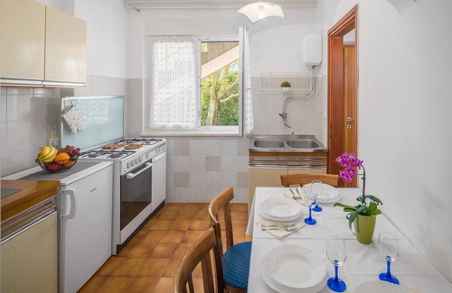 Lovrecica Apartment | 2 bedroom nice apartment in Lovrecica