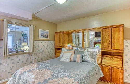 Graham House | 2 Bedroom Private 1500ft Hot Tub Sauna Gym